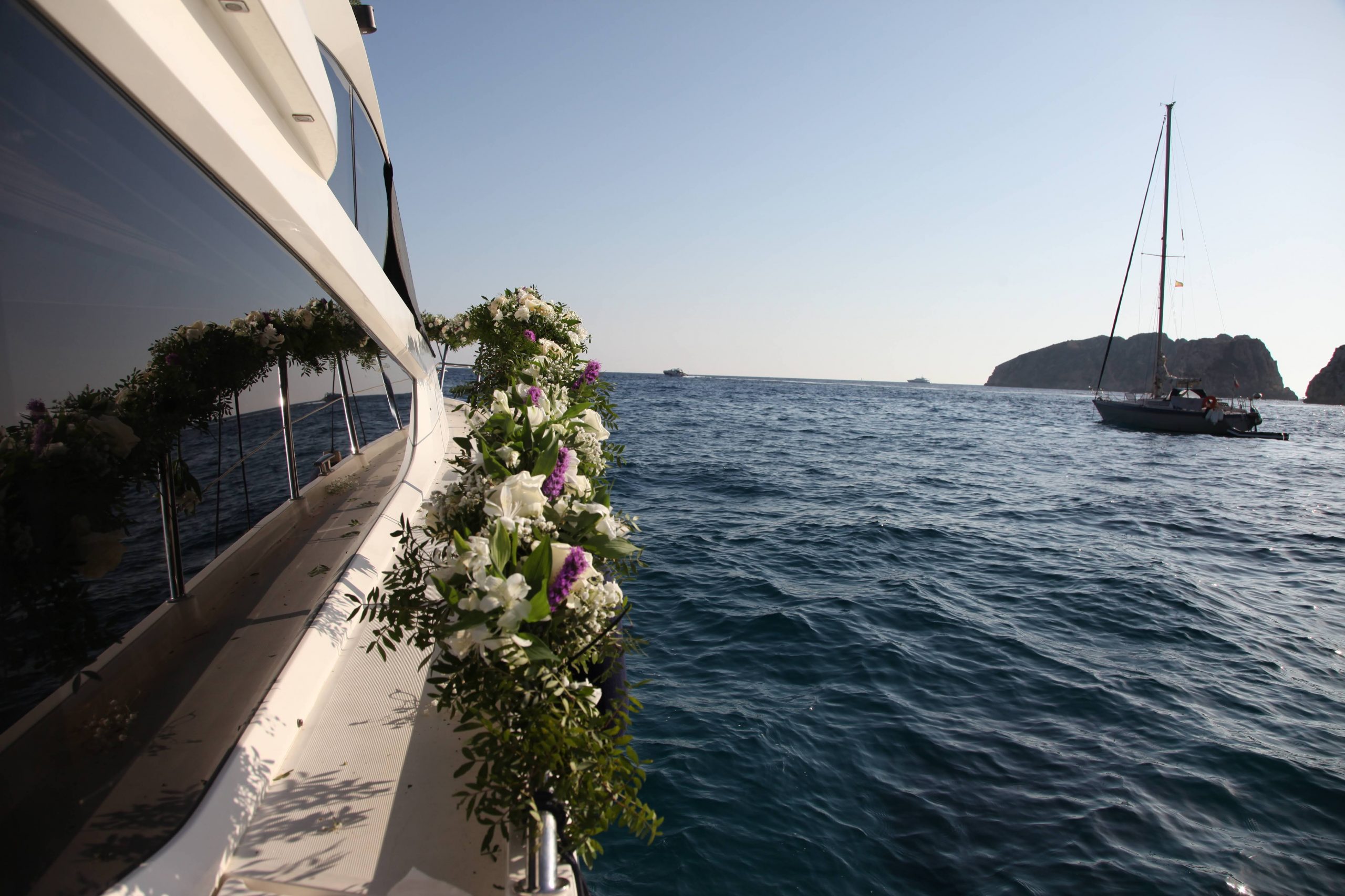Flowers on the yacht